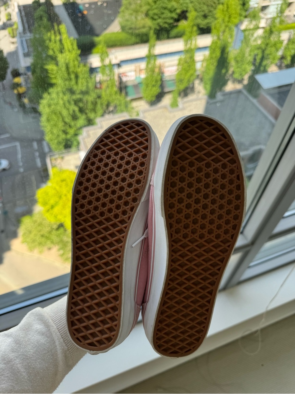 BARELY WORN Pink Low-Top Old Skool Pink Vans with White Stripe - Picture 4 of 5
